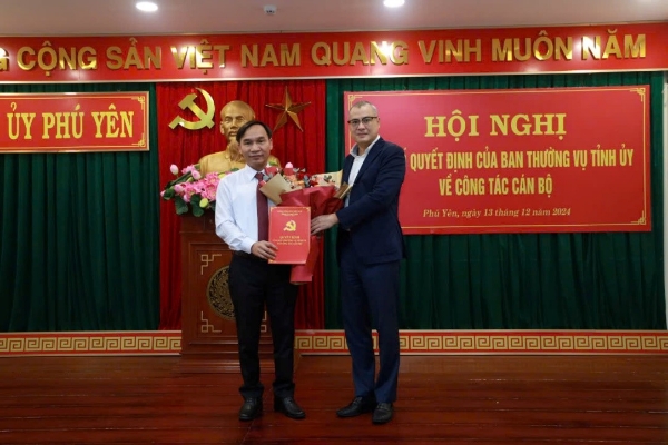 Hiển thị chi tiết cho Thường trực Tỉnh ủy tổ chức Hội nghị công bố Quyết định của Ban Thường vụ Tỉnh ủy về công tác cán bộ Hình ảnh cho bài viết Thường trực Tỉnh ủy tổ chức Hội nghị công bố Quyết định của Ban Thường vụ Tỉnh ủy về công tác cán bộ